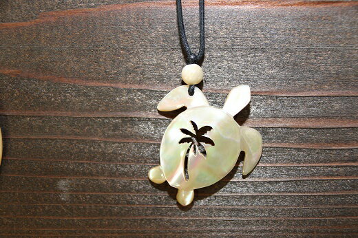 夜光貝ペンダント（P-3）