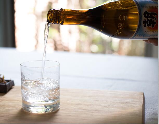 【ふるさと納税】【黒糖焼酎6本】朝日（1800ml)・たかたろう(1800ml)【朝日酒造】 サムネイル3