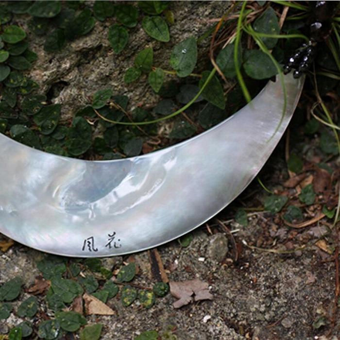 【ふるさと納税】黒蝶貝を素材にした「ネックレス」貝工房かざはな【NN-10】 | 雑貨 日用品 伝統工芸品 アクセサリー 貝アクセサリー シルバー ネックレス 黒蝶貝 クォーツ 黒水晶 人気 贈答 ギフト プレゼント お祝い 送料無料 お取り寄せ ヨロン 与論島 与論 鹿児島 サムネイル3