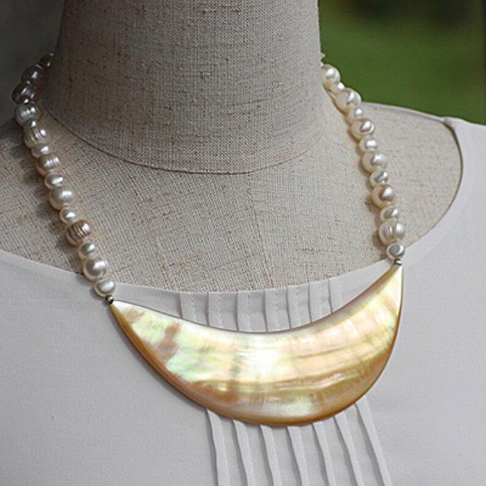 【ふるさと納税】白蝶貝とパールを素材にした「ネックレス」貝工房かざはな【NN-11】 | 雑貨 日用品 伝統工芸品 アクセサリー ネックレス パール 白蝶貝 ペンダント 人気 贈答 ギフト プレゼント お祝い 送料無料 お取り寄せ ヨロン 与論島 与論 鹿児島 サムネイル2