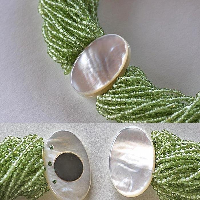 【ふるさと納税】白蝶貝とペリドットを素材にした「ネックレス」貝工房かざはな【NN-17】 | 伝統工芸品 アクセサリー 貝アクセサリー ペリドット ネックレス チョーカー 白蝶貝 人気 贈答 ギフト プレゼント お取り寄せ ヨロン 与論島 サムネイル3