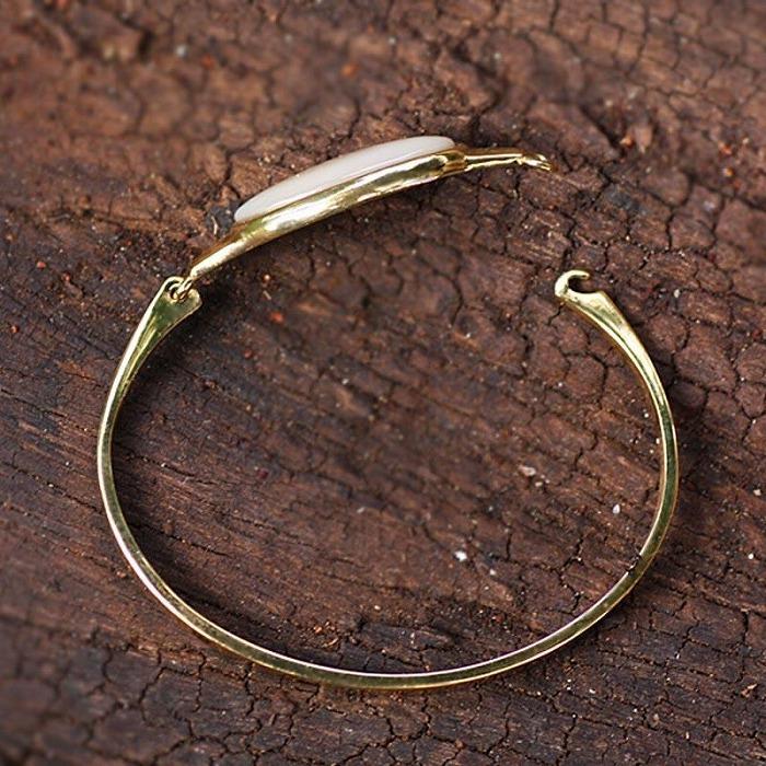 【ふるさと納税】夜光貝を素材にした「シルバーバングル」貝工房かざはな【UC-2】 | 雑貨 日用品 伝統工芸品 アクセサリー 貝アクセサリー バングル シルバー 夜光貝 人気 贈答 ギフト プレゼント お祝い 送料無料 お取り寄せ ヨロン 与論島 与論 鹿児島 サムネイル2