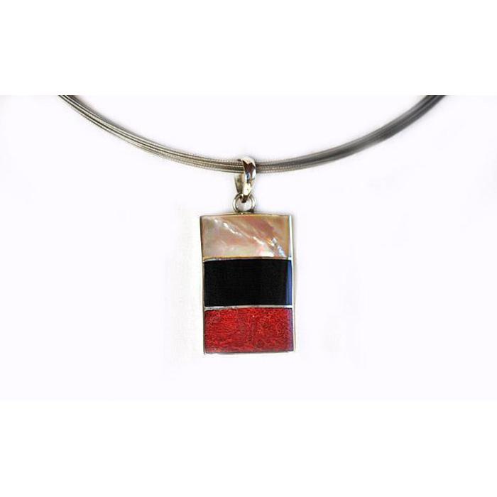 白蝶貝とオニキス、ローズコーラルを素材にした「コードペンダント」貝工房かざはな[NC-7]