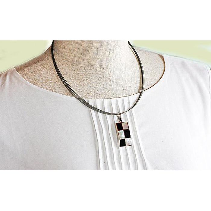 【ふるさと納税】白蝶貝とオニキスを素材にしたコードペンダント「貝工房かざはな」【NC-9】 サムネイル3