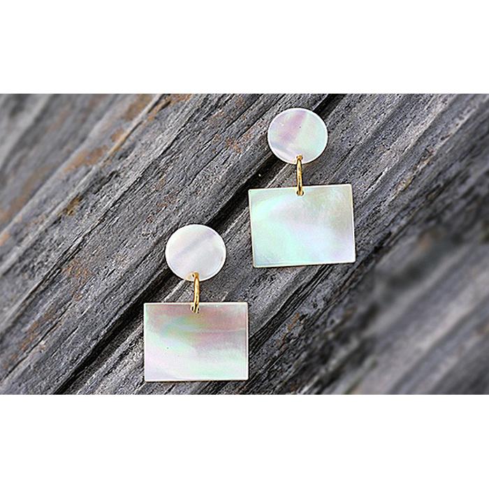 夜光貝を素材にした「ピアス」＜EPDH-2＞【貝工房かざはな】