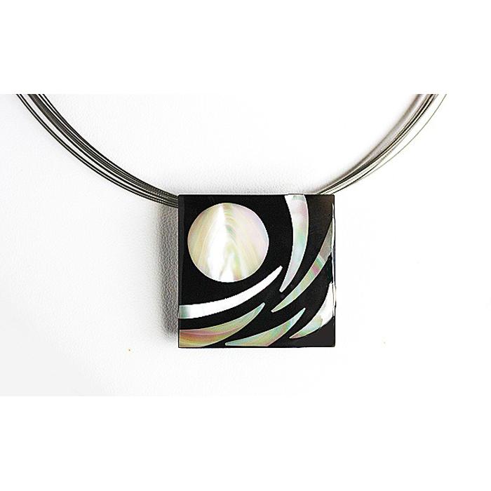 夜光貝を素材にした「コードペンダント」＜NC-4＞【貝工房かざはな】