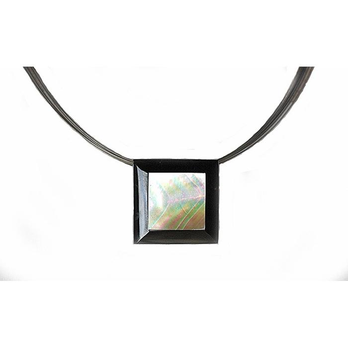 夜光貝を素材にした「コードペンダント」＜NC-5＞【貝工房かざはな】