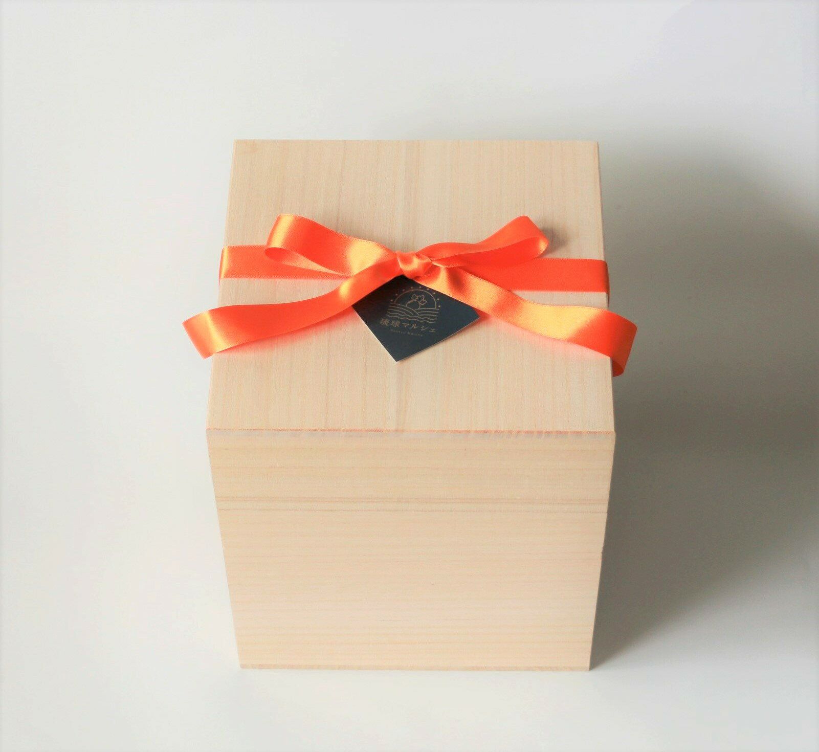 【ふるさと納税】【限定品】桐箱入り高級メロン｜冬メロン Premium｜沖縄県宮古島産【琉球マルシェ】(AR228） サムネイル2