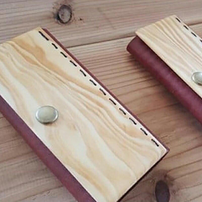 【ふるさと納税】［グレイン］琉球松と革で作ったキーケース - メンズ レディース 男性 女性 男女兼用 贈り物 ギフト おしゃれ 革製品 木製品 人気 おすすめ 沖縄県 八重瀬町 サムネイル2