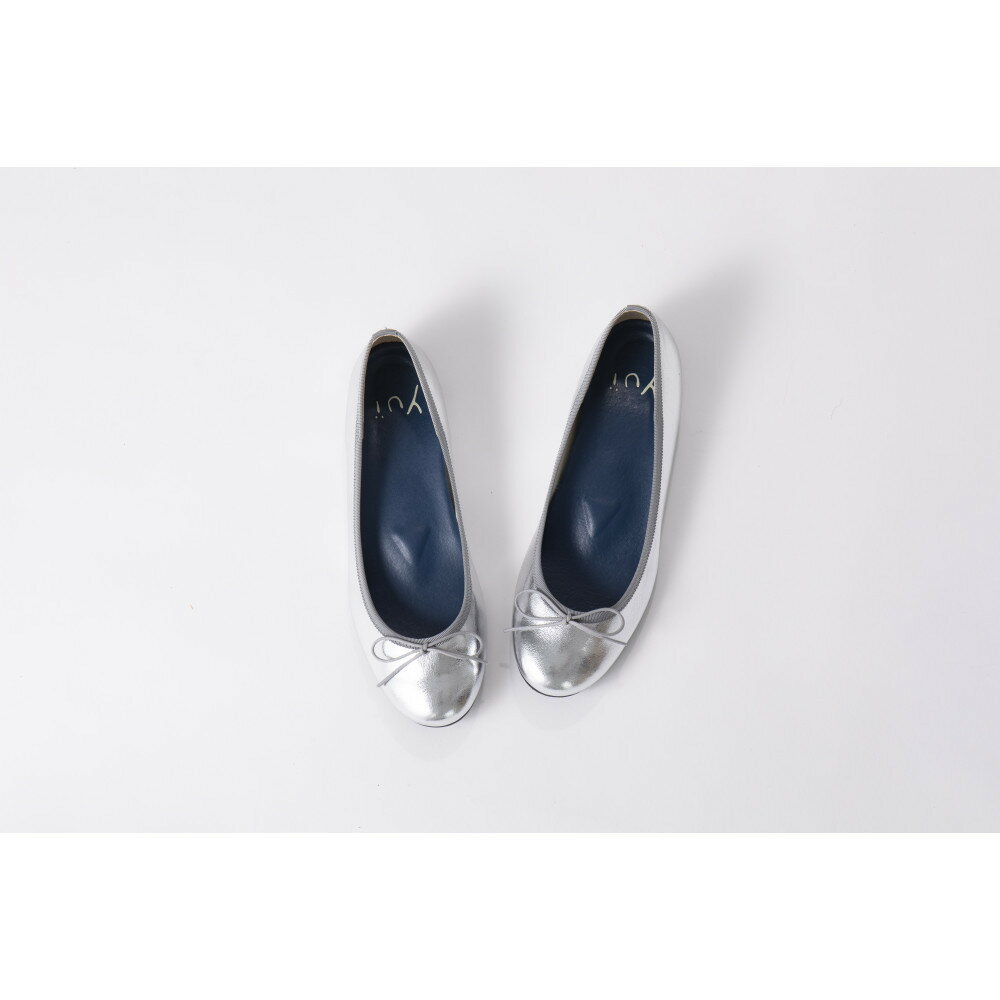 美脚に導く骨盤ケアシューズyui エナメル ライトシルバー 【サイズ選択可能】 | 靴 くつ ファッション 人気 おすすめ 送料無料