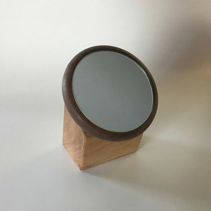【Face Mirror ウォールナット材+オーク材】ハンドミラー(手鏡)としてもスタンドミラー(卓上)としてもウォールミラーとしてもご使用いただけます<フェイスミラー> プレゼント 父の日 母の日 入学 卒業 就職 退職 MUKU屋 MUFactory